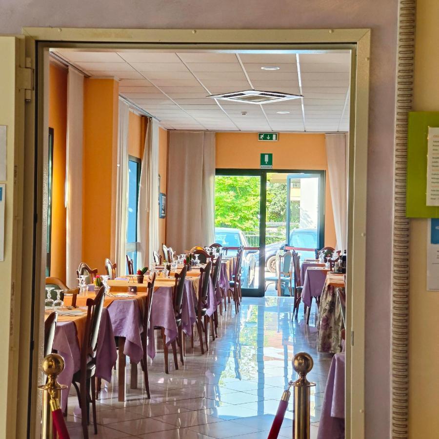 Hotel Marittimo Rimini Esterno foto