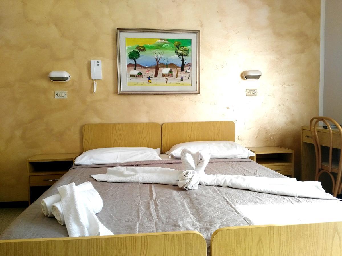 Hotel Marittimo Rimini Esterno foto