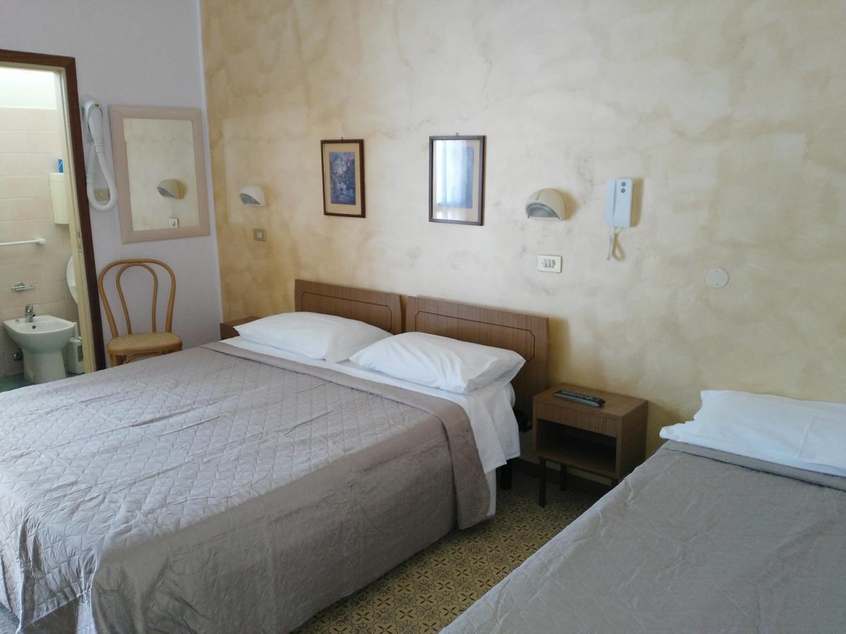 Hotel Marittimo Rimini Esterno foto