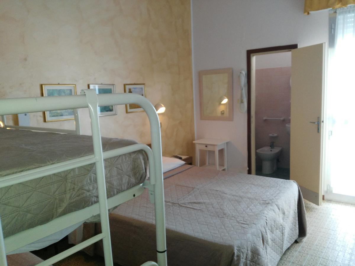 Hotel Marittimo Rimini Esterno foto