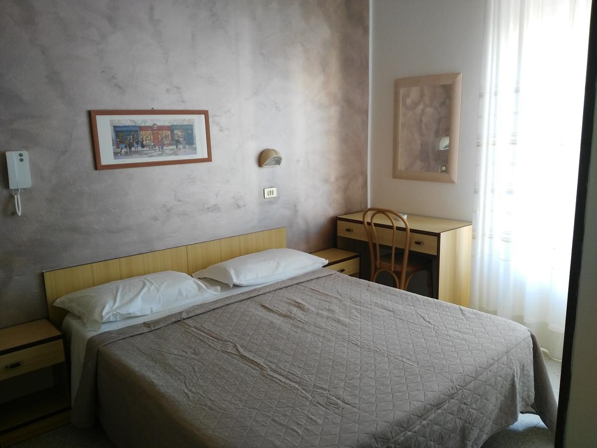 Hotel Marittimo Rimini Esterno foto