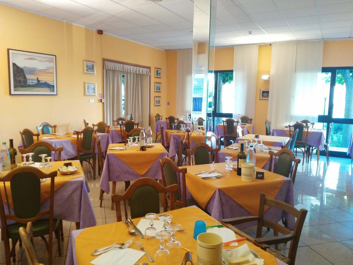 Hotel Marittimo Rimini Esterno foto