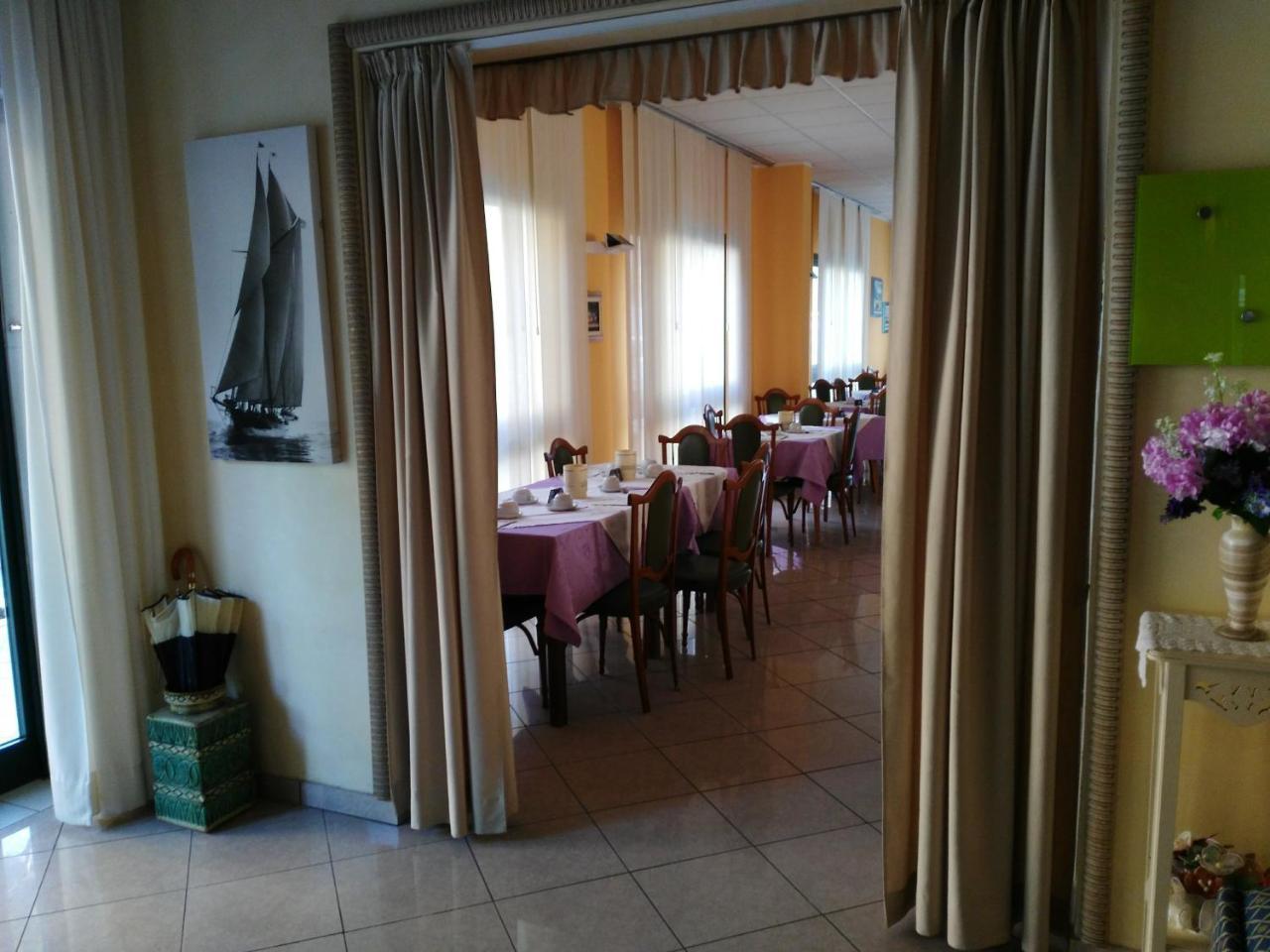 Hotel Marittimo Rimini Esterno foto