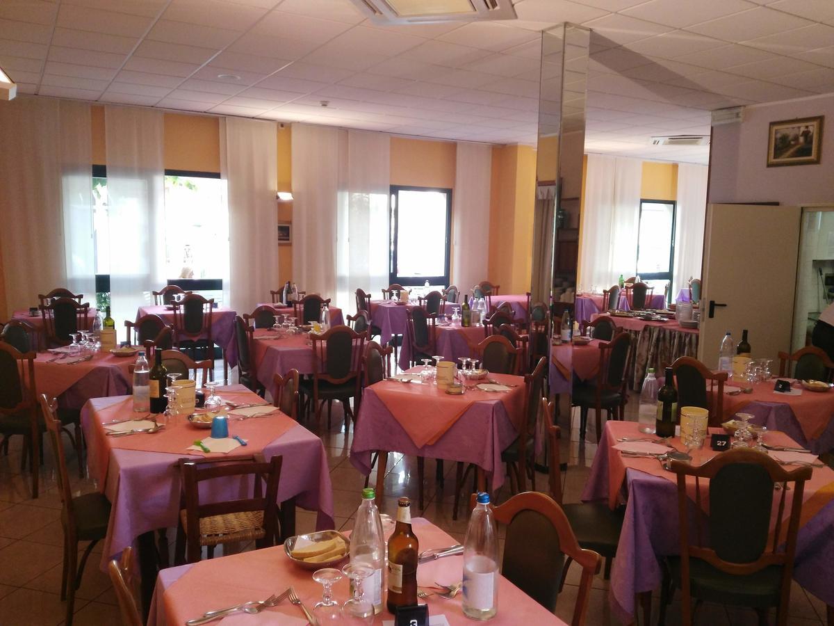 Hotel Marittimo Rimini Esterno foto