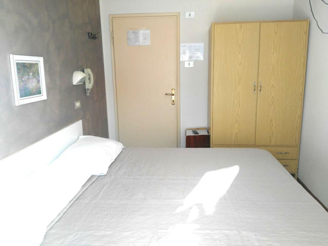 Hotel Marittimo Rimini Esterno foto